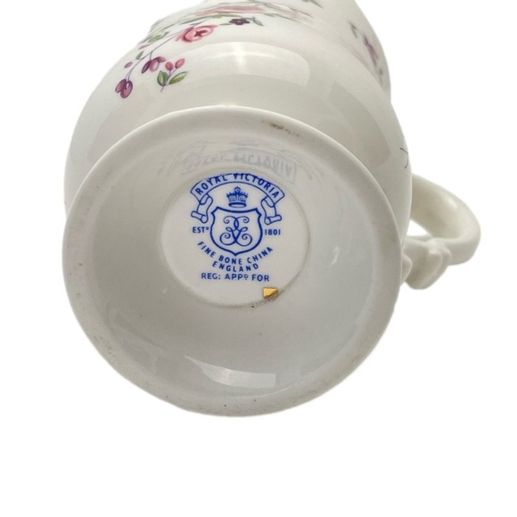 Royal Victoria Pedestal Mug Pink Rose Design - Picture 3 of 7
